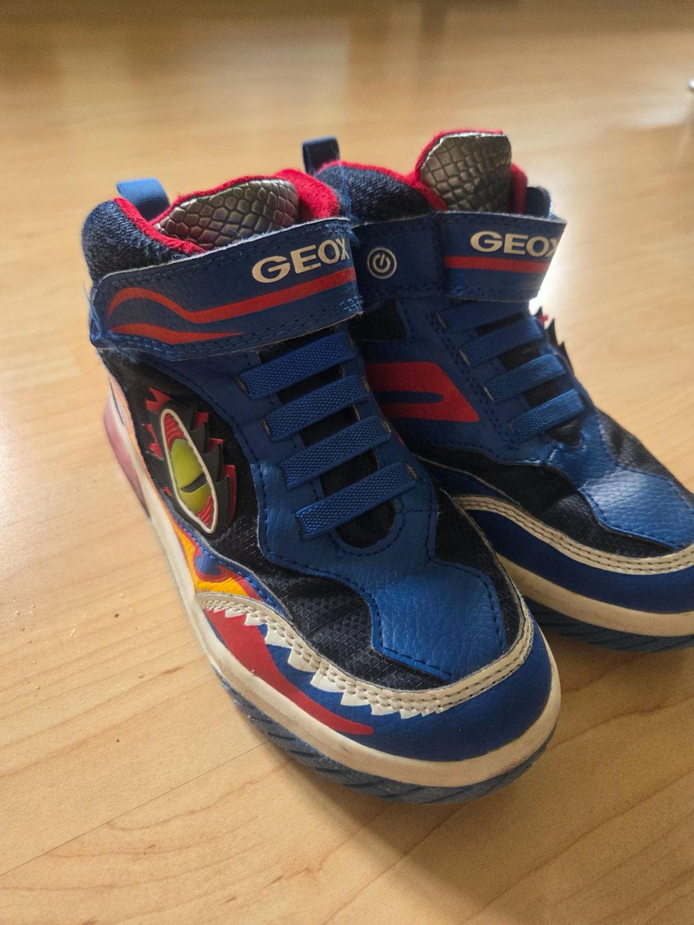 Geox Scarpe per ragazzi: Sneaker Geox mit Licht Gr.31 – Usato da Brienz BE venduto da Bopp77