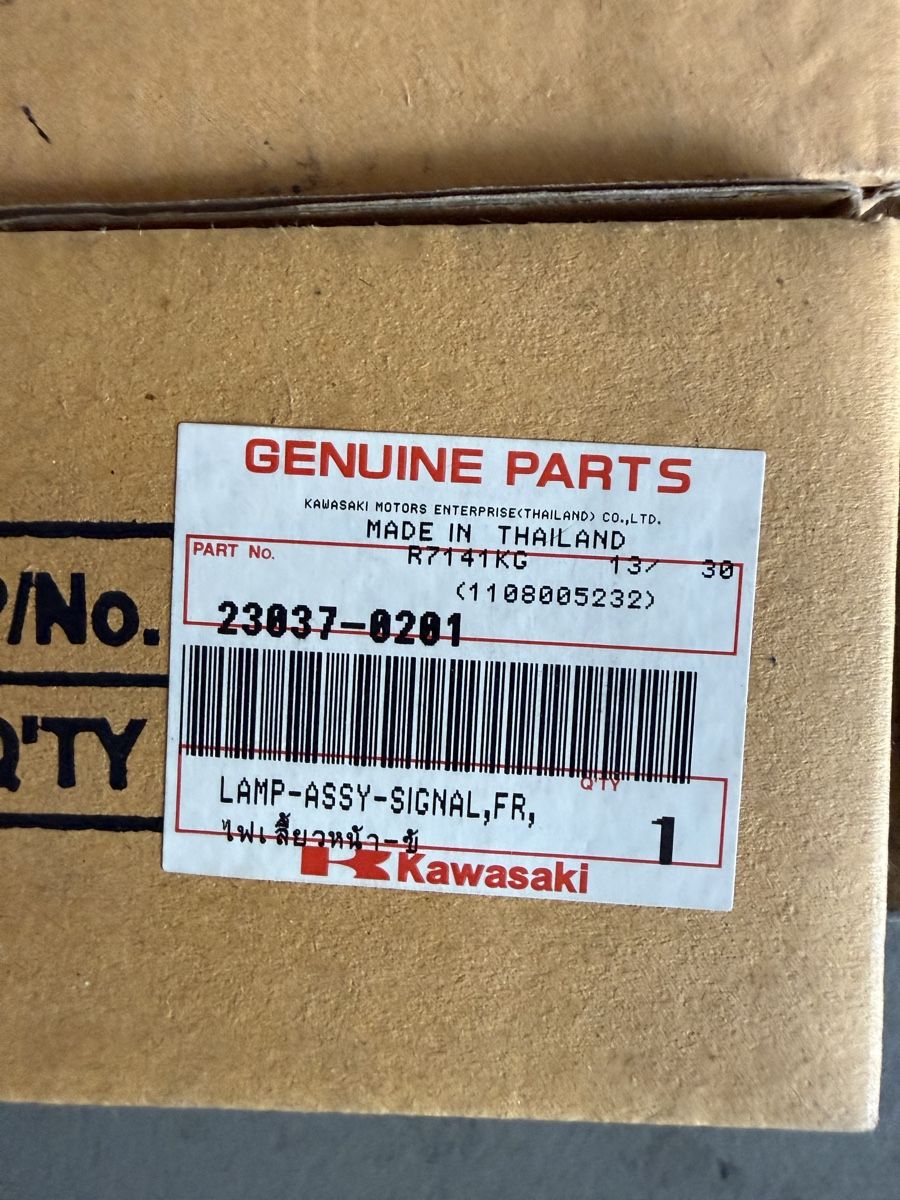 Kawasaki Alle Motorradersatzteile: Original Kawasaki Blinker Set 3-teilig NEU – Ninja / Z250 – Neu (gemäss Beschreibung) aus Buochs von 18-84 3