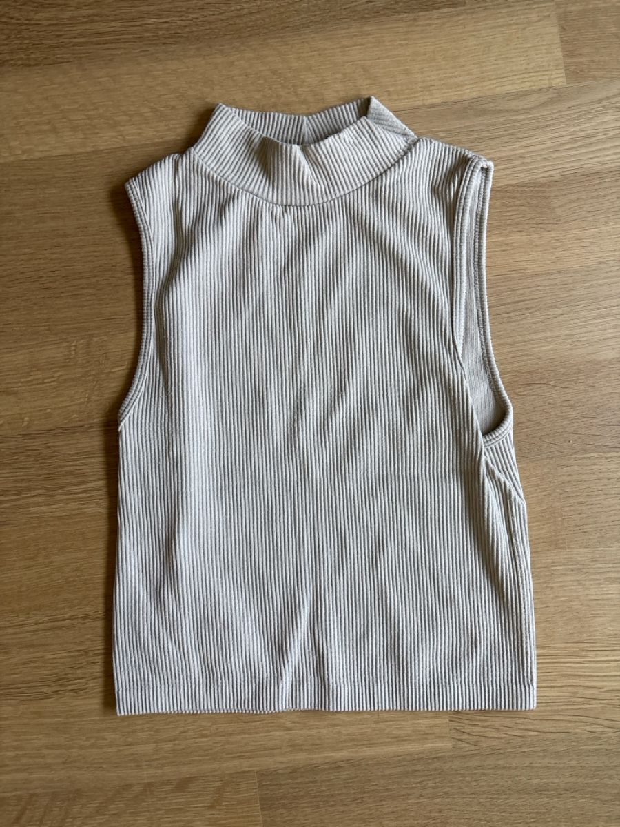 Stradivarius Tops: Stradivarius Top elastisch mit Kragen Grösse M – Neu (gemäss Beschreibung) aus Bern von gwilla