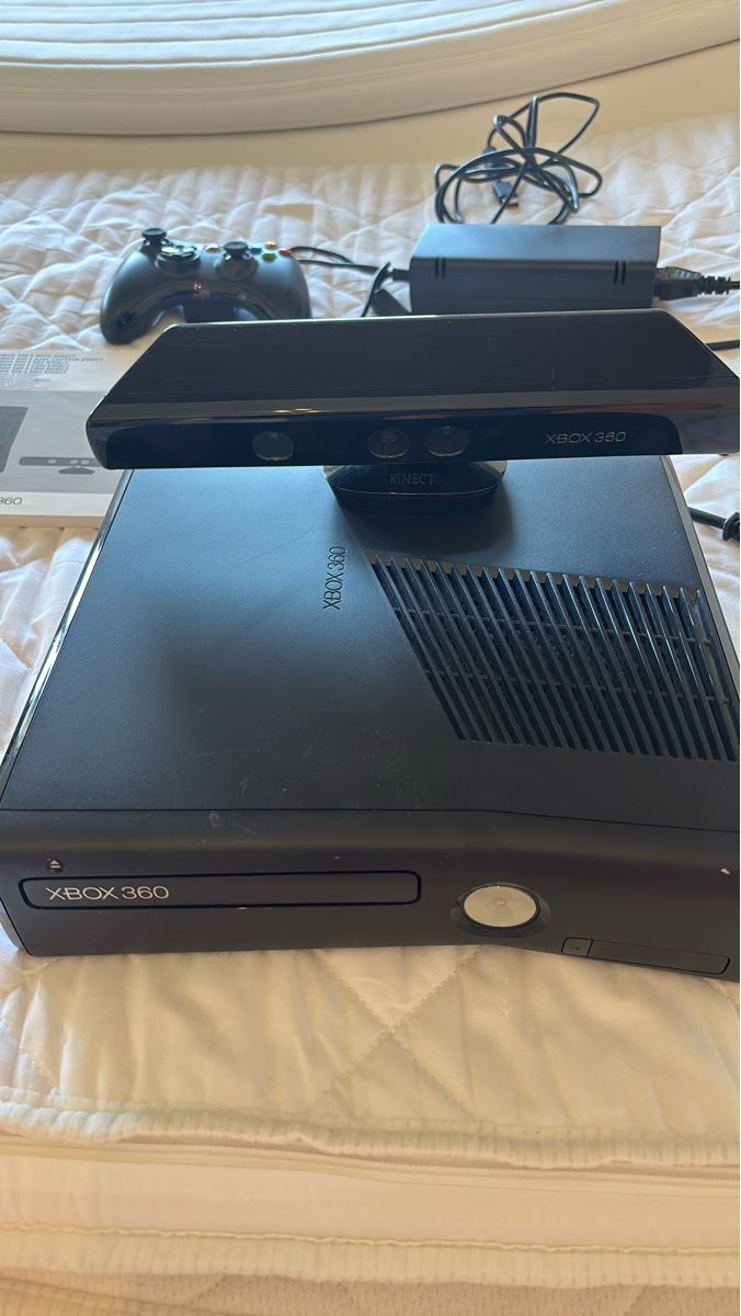 Microsoft Console: Spielkonsole Microsoft  Xbox 360 mit Kinect – Usato da Steffisburg venduto da Go4me0