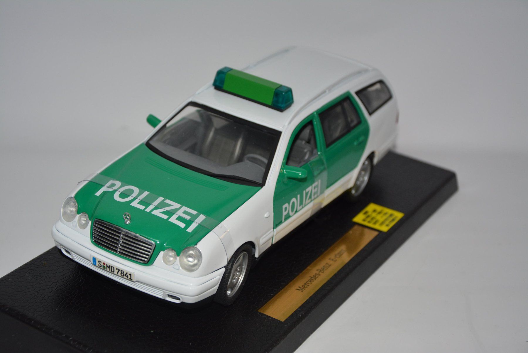 Mercedes-Benz Modellini d'auto: Mercedes-Benz E-Class Touring Polizei , Anson , 1:18 – Nuovo e nell'imballaggio originale da Goldach venduto da Feivel9 2