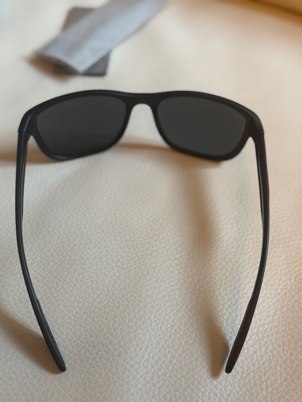 Prada Brillen & Gläser: Lunettes de soleil Prada – Gebraucht aus La Brévine von ycy_m22k 7
