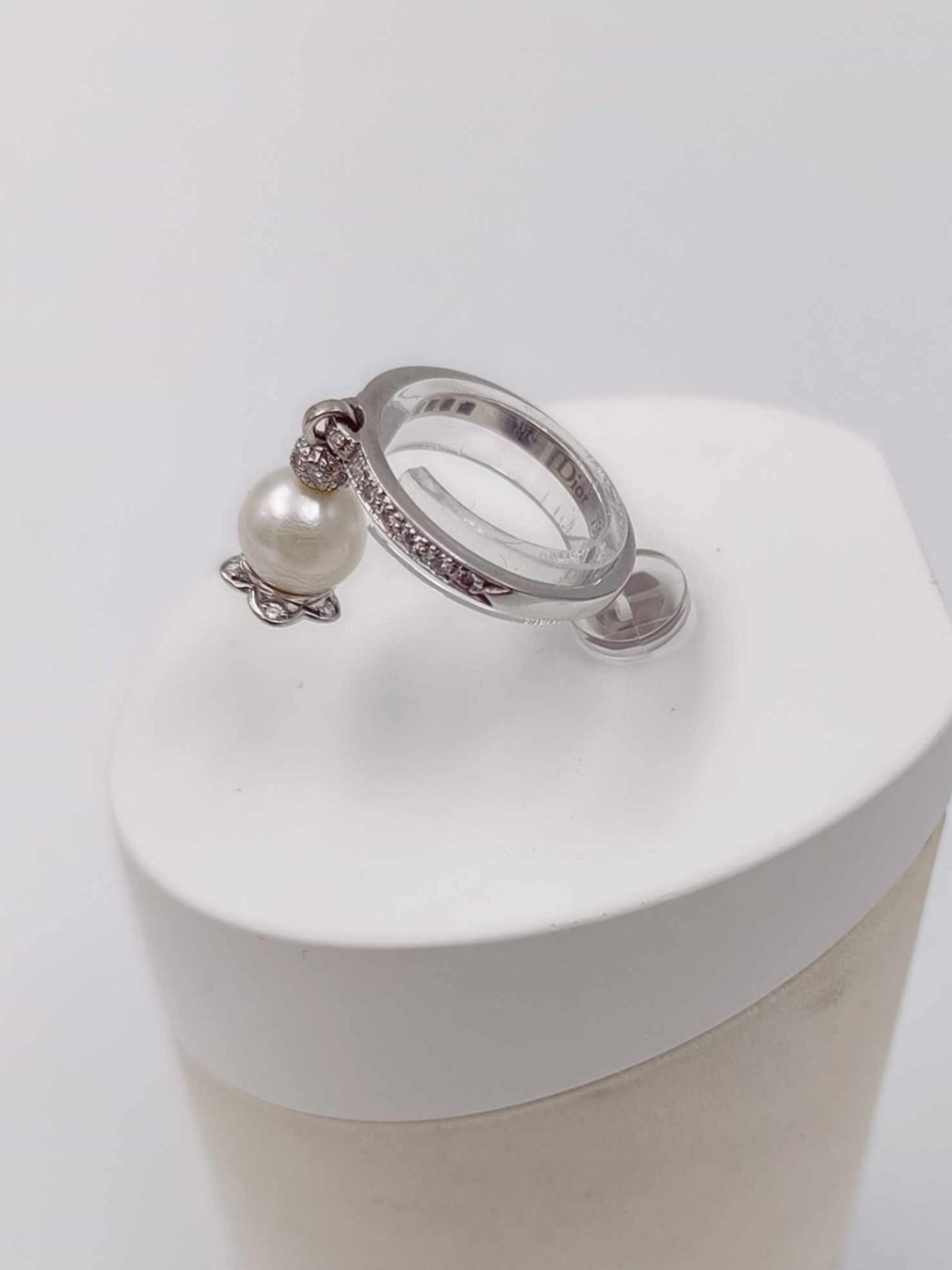 Dior Ringe: DIOR WEISSGOLDRING MIT PERLE UND DIAMANTEN – Gebraucht aus Luzern von EdiGem 4