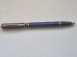Stylo bille Waterman,  bleu marbré, le pas de vis défectueux