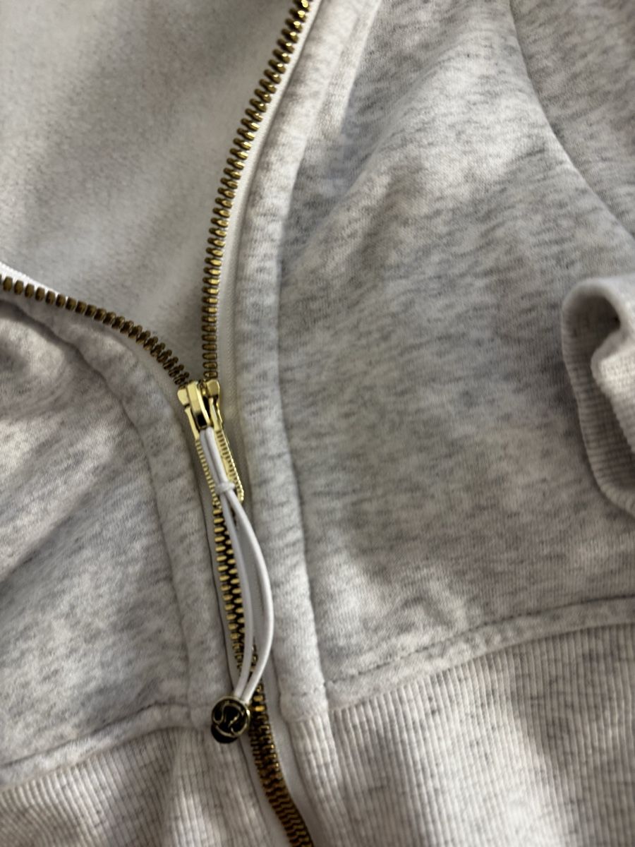 Lululemon Giacche: Lululemon Scuba Zip-hoodie grösse 2 – Nuovo (secondo la descrizione) da Richterswil venduto da dil_vc79 5