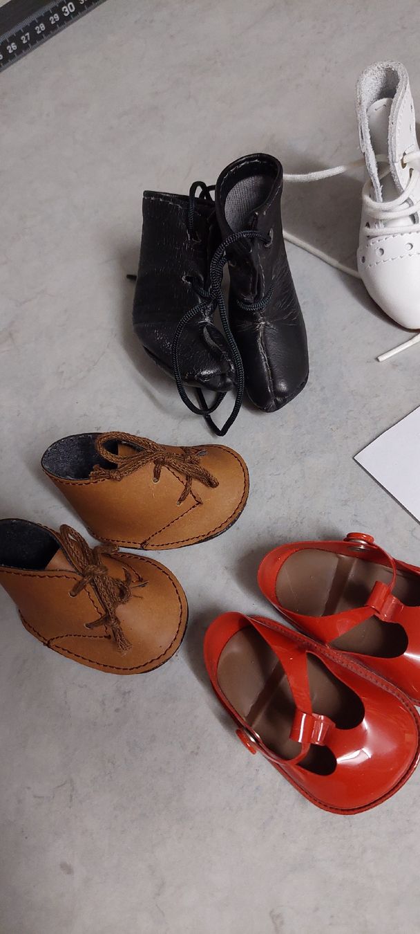 Bambole: 5Paar Puppenschuhe  – Usato da Muri AG venduto da nindo1 8