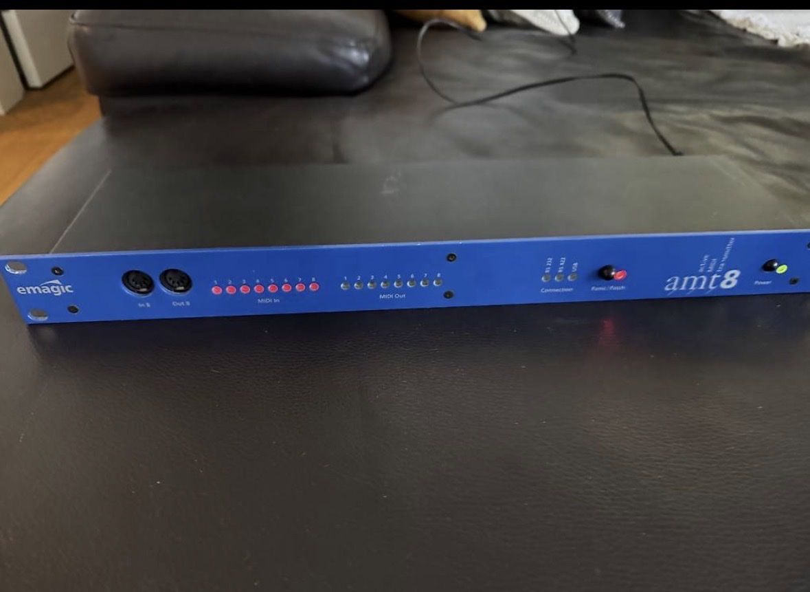 Strumenti musicali: Emagic AMT8 - 8x8 Midi Interface USB – Usato da Zürich venduto da 1cut2 1