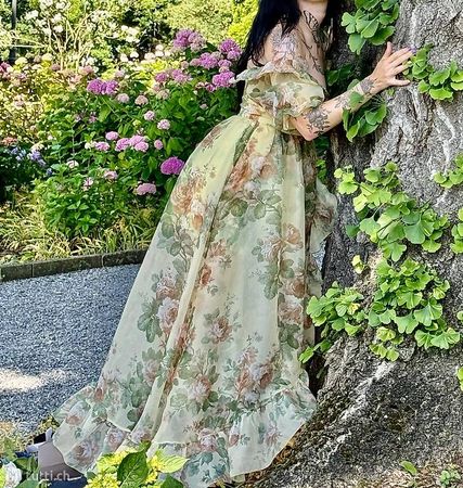 Damenkleid mit Rosen, Vintage, elegant