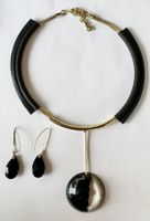 Collier et boucles d'oreilles dorées et noires