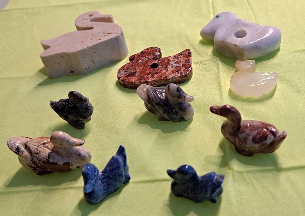 Statuette: 10 Stück gemischte Marmor und Stein Enten – Usato da Oetwil am See venduto da Storck 2
