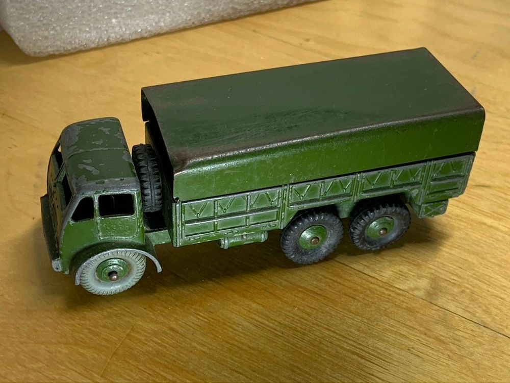 Dinky Toys - Pojazdy wojskowe Camion Militaire Tracteur de - Catawiki