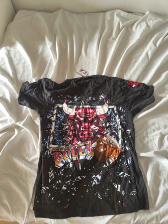 T-Shirt Chicago Bulls NBA schwarz Grösse L neu mit Etikett
