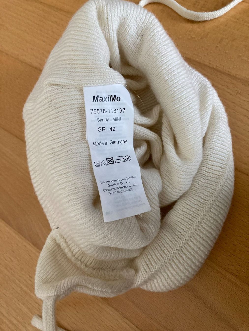 Altro abbigliamento per bambino: Kappe mit Bommel und Bändel zum Binden – Usato da Muttenz venduto da Juvenile33 2