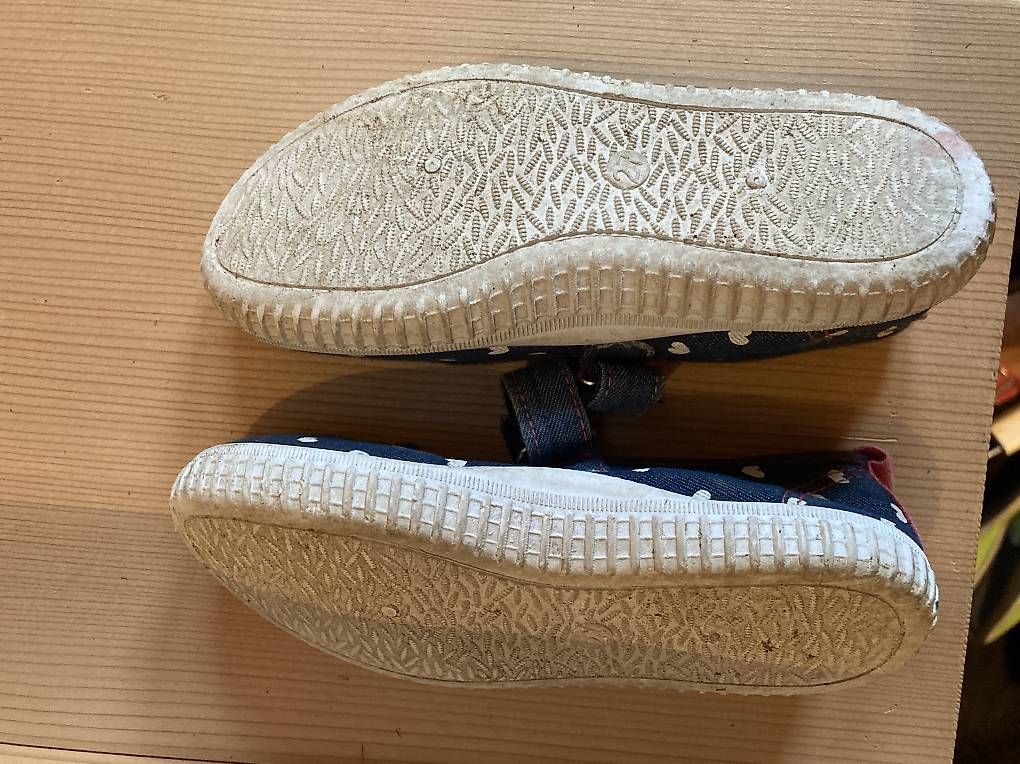 Scarpe per ragazze: Sommerschuhe Mädchen Gr.27 – Usato da Brunnadern venduto da Bumlebee 2