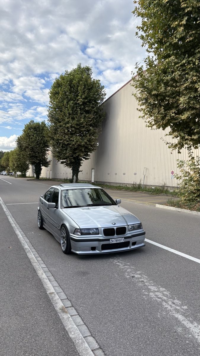 BMW Automobili: Bmw e36 320i Limousine – Usato da Bülach venduto da gab_gdm6 1