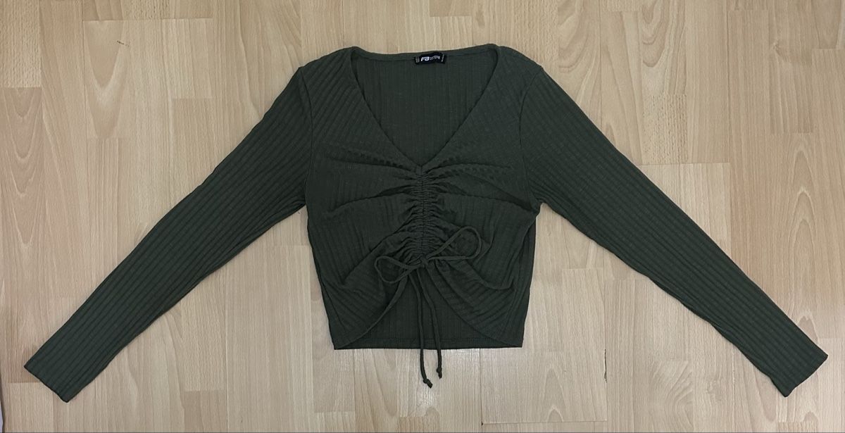 Pullover & Sweatshirts: Pullover – Gebraucht aus Volketswil von hal_65hj 1