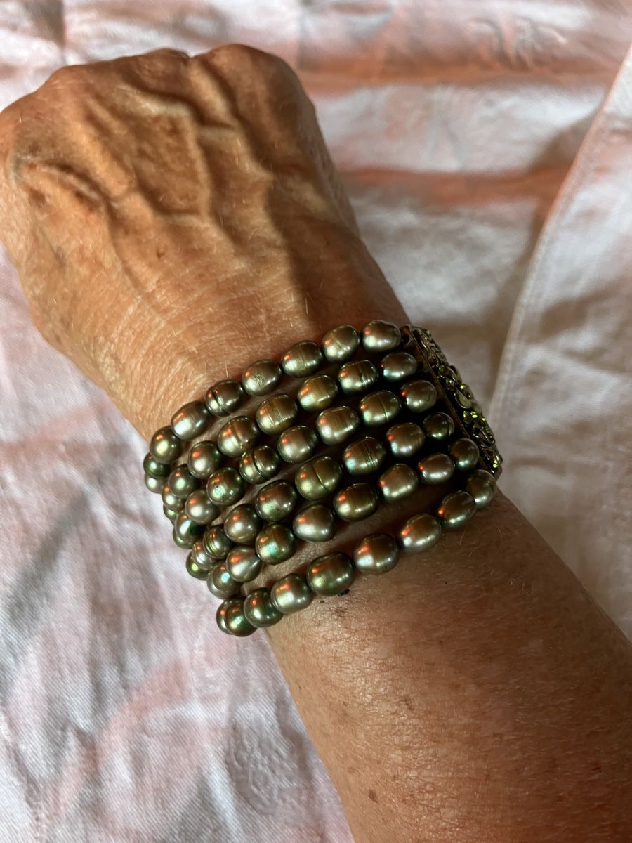 Bracelets: Armband mit 6 Strängen echten Süsswasserperlen – D'occasion à Bassersdorf par groovygremlin
