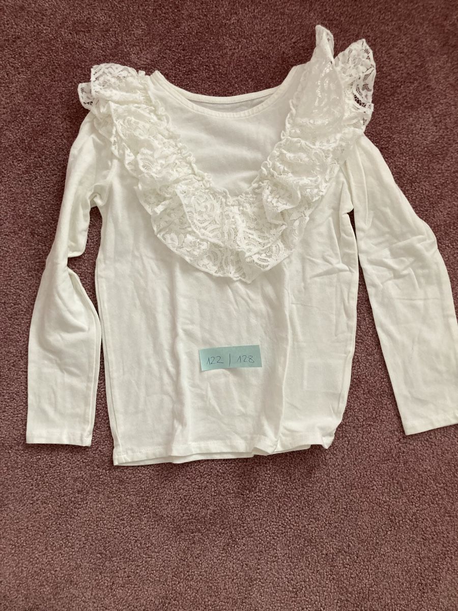 H&M Maglioni & Felpe: Oberteil mit Spitzen Grösse 122/128 – Nuovo (secondo la descrizione) da Wiler b.Utzenstorf venduto da Verkauf333
