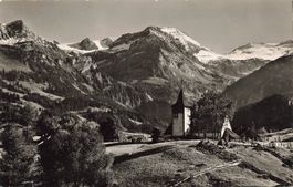 Lauenen BE Alpenkirche und Berglandschaft