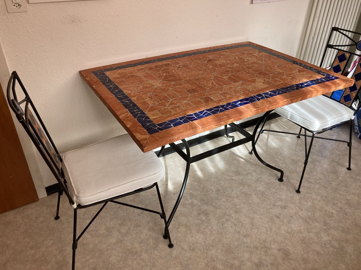 Set di tavolo e panche: Gartentisch Mosaik mit 2 Stühlen – Usato da Rorbas venduto da Tammy06