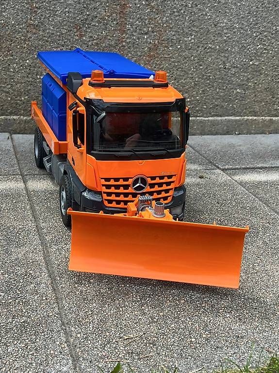 Giocattoli: Bruder Winterdienst / Schneepflug mit Salzer – Usato da Eschenbach SG venduto da Nadja0204