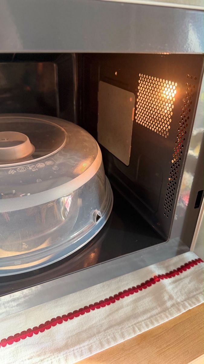 Appareils de cuisine: Intertronic Microwave (Interdiscount Brand)  – D'occasion à Dietikon par Jacob-Alexandre 1