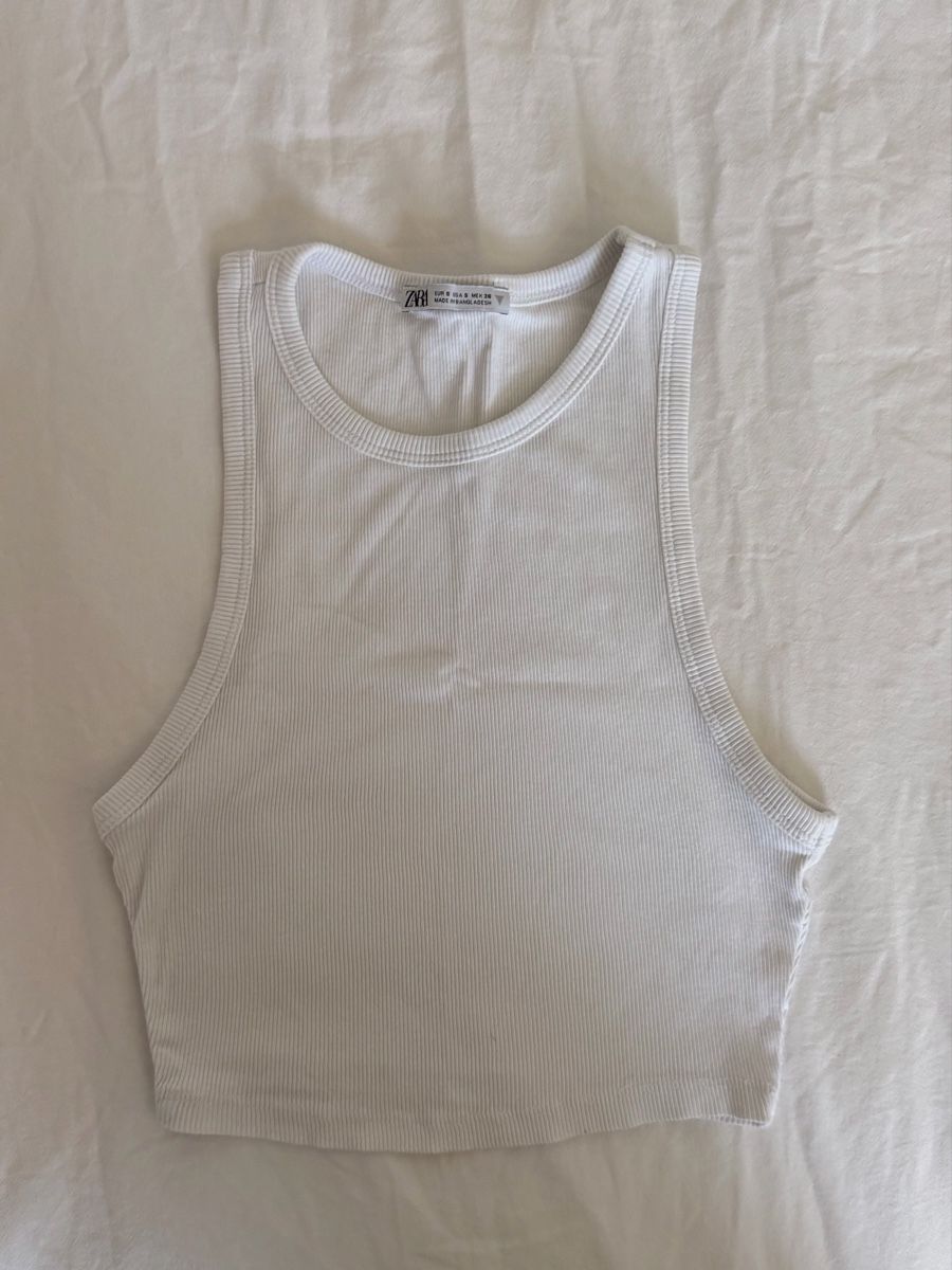 Zara Top: ZARA cropped tank top  – Nuovo (secondo la descrizione) da Buonas venduto da mej_6s67