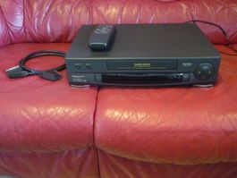 VHS Videorecorder - Panasonic NV HD 610 mit Fernbedienung