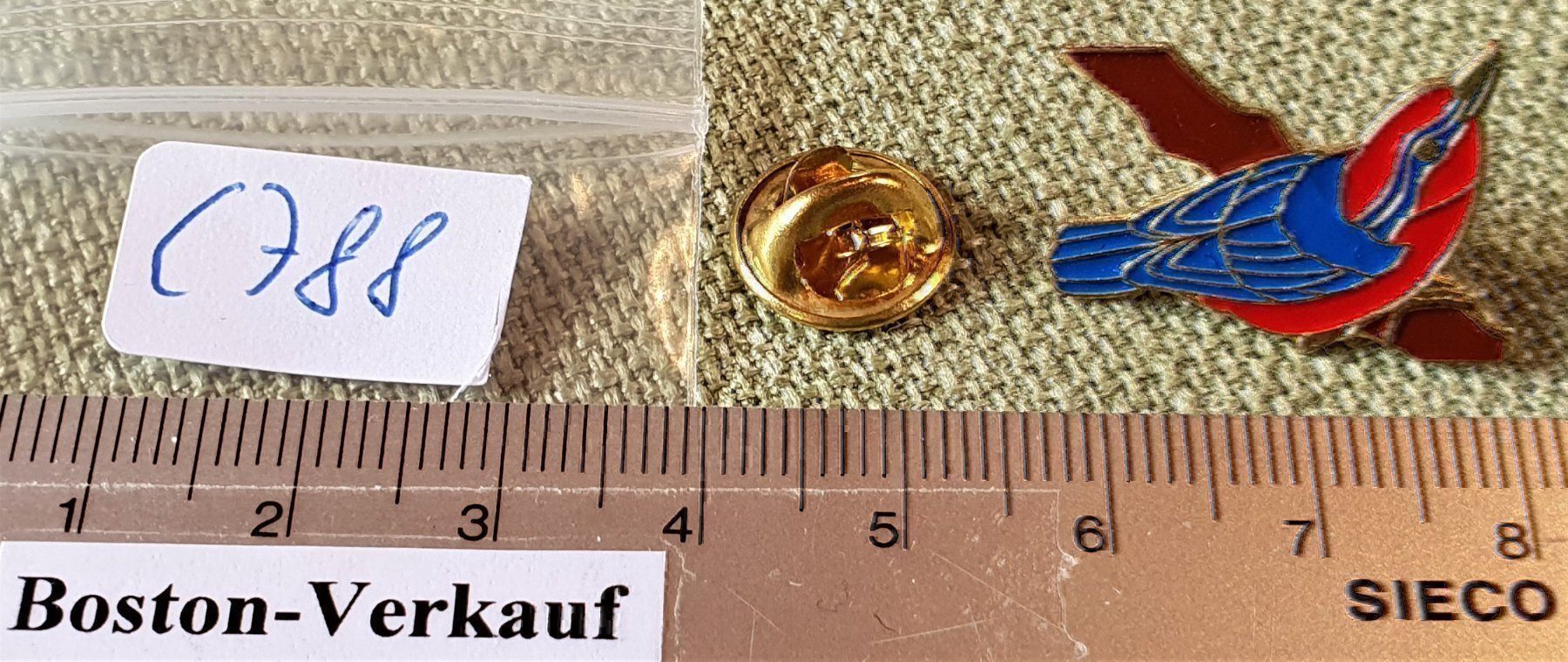 Placchette & Badge: C788 - Pin Vogel auf Ast Tier – Usato da Reinach BL venduto da Boston-Verkauf 2