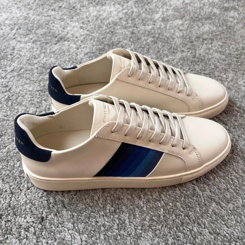 Kurt Geiger Herrenschuhe: Baskets Kurt Geiger à rayures bleues - Taille 43 – Neu und originalverpackt aus Préverenges von DB1028