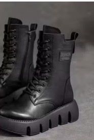 Scarpe da donna: Schwarze Boots, Grösse 38 – Usato da Salenstein venduto da Silly...0 5