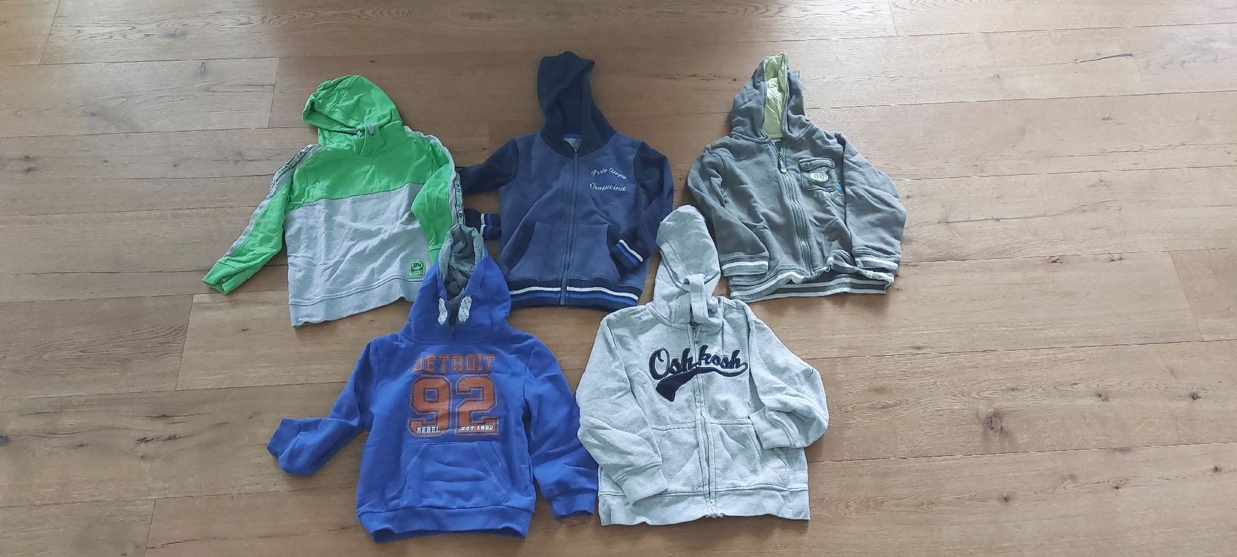Lotti & Set di vestiti: 34-Teiliges Kinderbekleidung Grösse 98/104  – Usato da Hellbühl venduto da the-brain 3