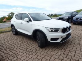 Volvo XC40 SUV Weiss mit GebrauchsspureFront Handgeschaltet