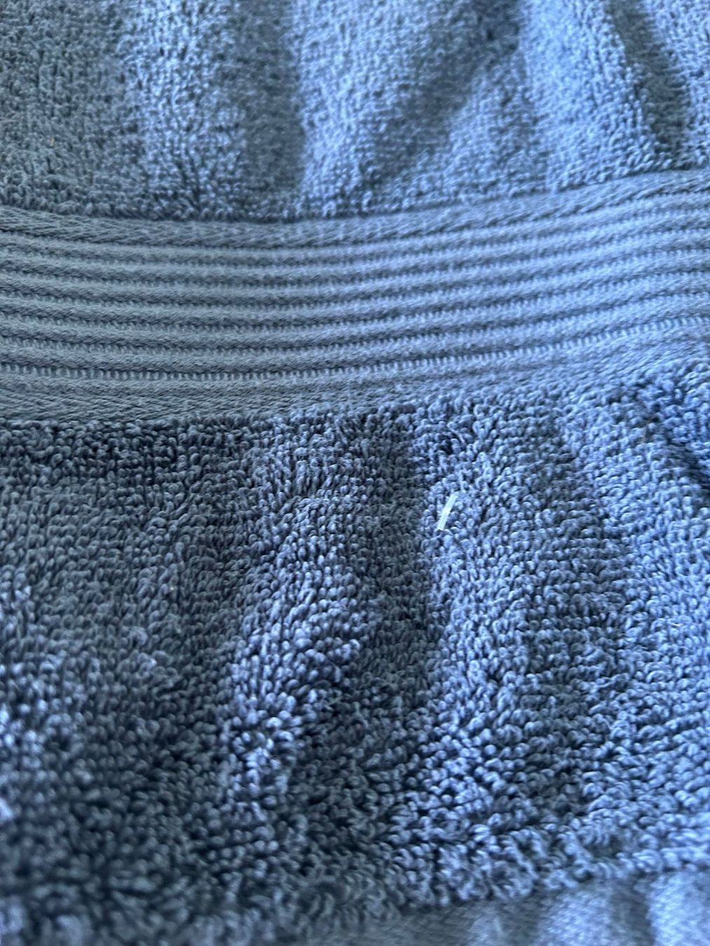 Teli da bagno: 3 asciugamani uguali 60x130 cm – Usato da Melano venduto da H-Sara 1