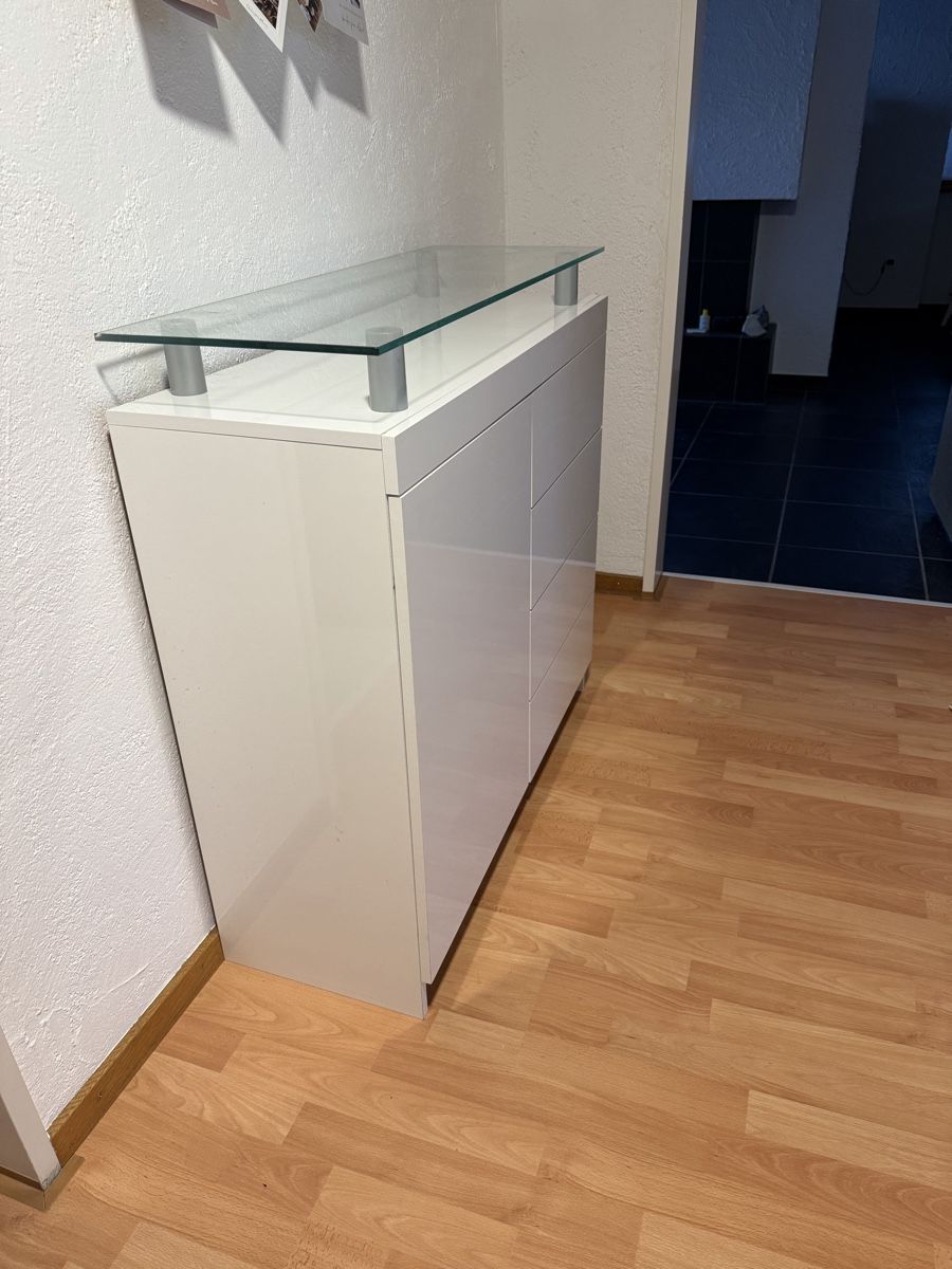 Cassettiere: Kommode weiss mit Glasplatte vier Schubladen – Usato da Adetswil venduto da sch_9hl6 2