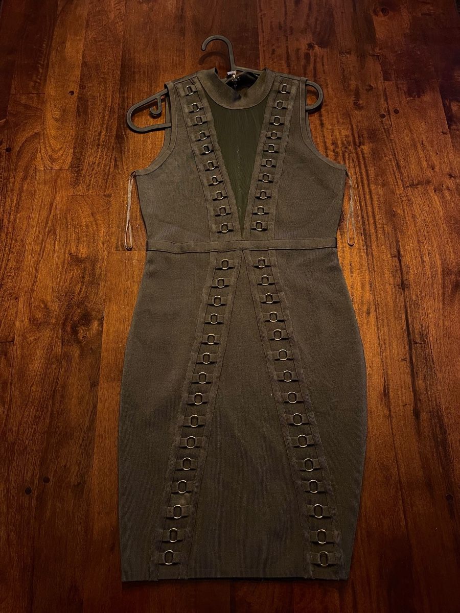 Guess Lotti di vestiti: 7 Kleider von Guess – Usato da Hombrechtikon venduto da Lara01 6