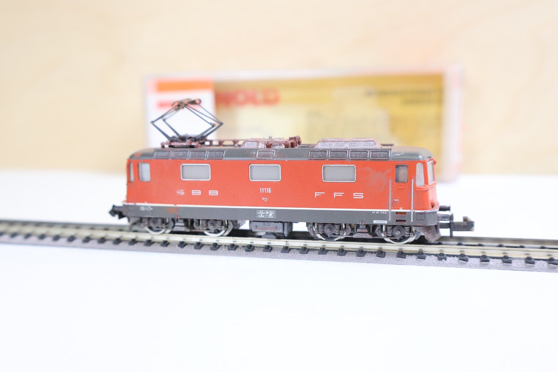 Trix Modellini di ferrovie: Minitrix SBB Re 4/4 E-Lok Rot - Spur N – Usato da Winterthur venduto da Monstera 7