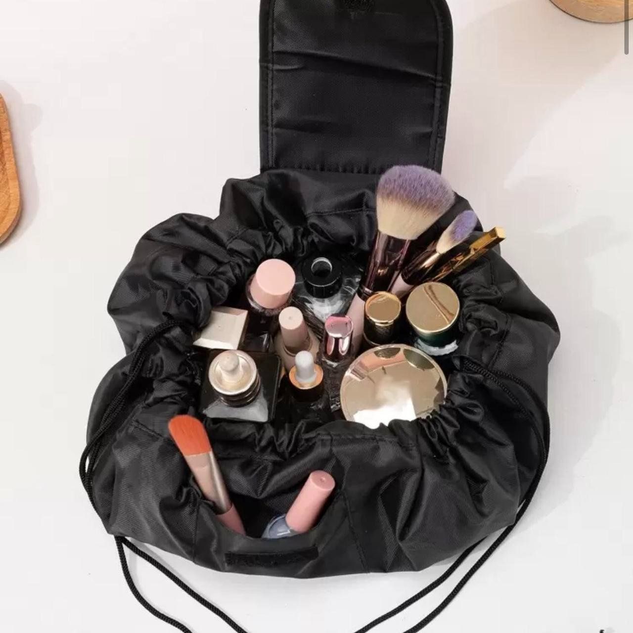 Custodie per cosmetici: Magic Drawstring Makeup Bag in Black 🖤 – Nuovo e nell'imballaggio originale da Zürich venduto da onlyifashion