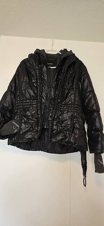 Giacche: Schwarze Jacke mir grauen Teilen Winter oder Übergang – Usato da Luzern venduto da sabidu1 4