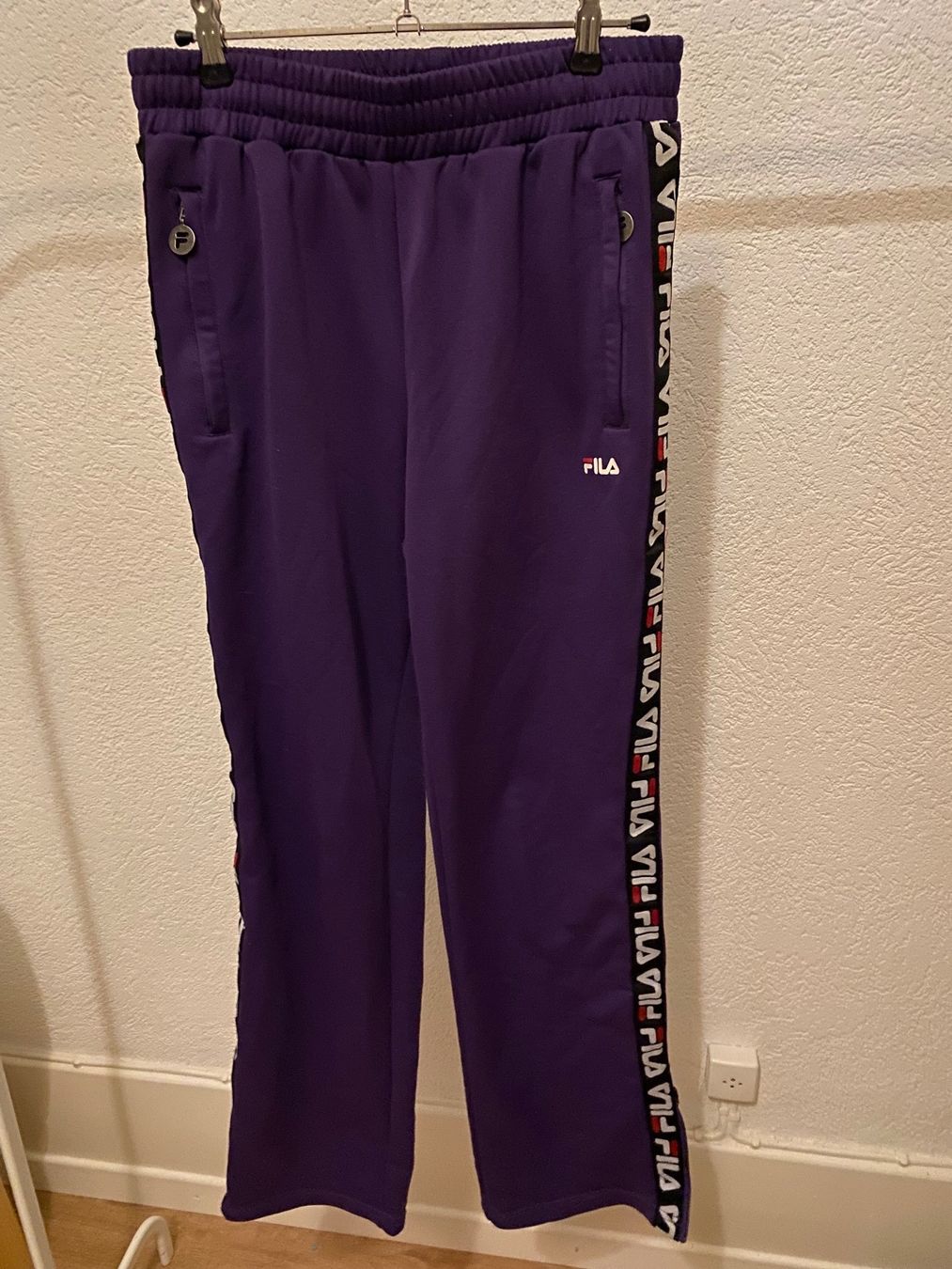Fila Pantaloni: Jogging violet Fila,t. S/M – Usato da Tavannes venduto da Thriftshop