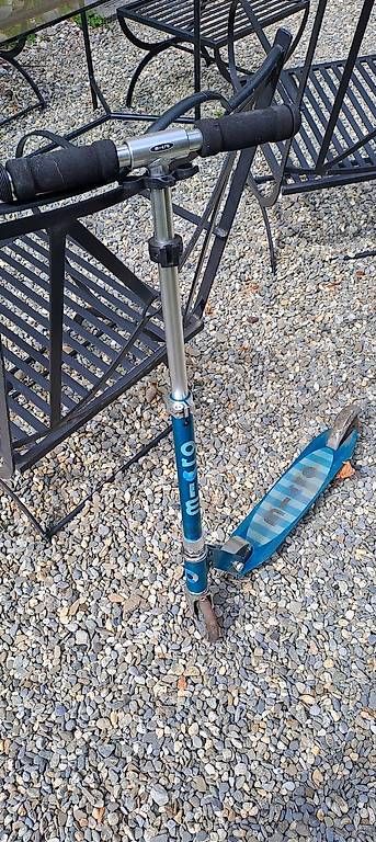 Micro Kickboard: Trottinette micro bleue – Usato da La Croix (Lutry) venduto da edo_n8wf