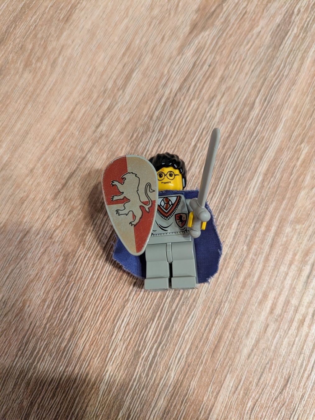 Lego Kit di costruzioni: LEGO HARRY POTTER - GRYFFINDOR SWORD AND SHIELD – Usato da Losone venduto da AlpineLayer