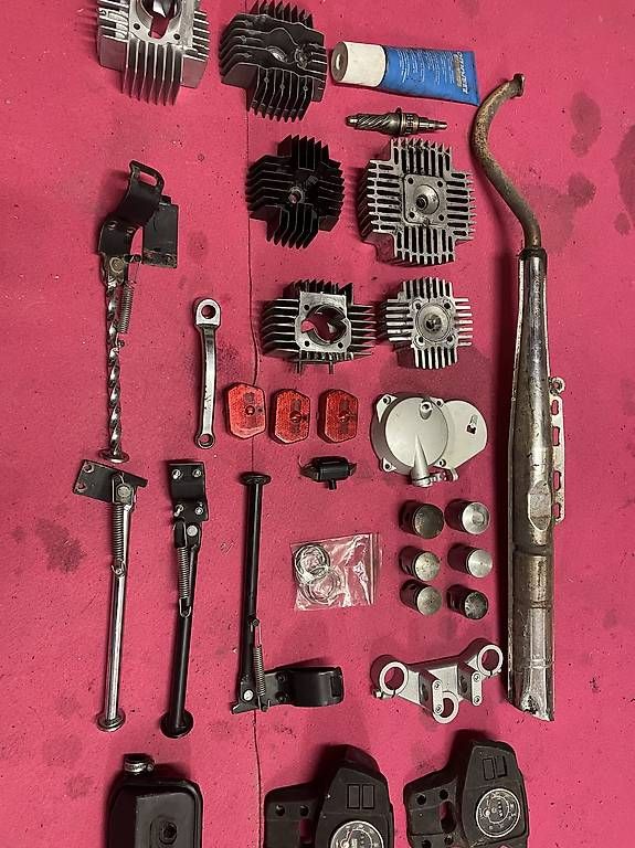 Tutti i ricambio per moto: Lot de pièces vélomoteur – Difettoso da Siviriez venduto da alaindumas