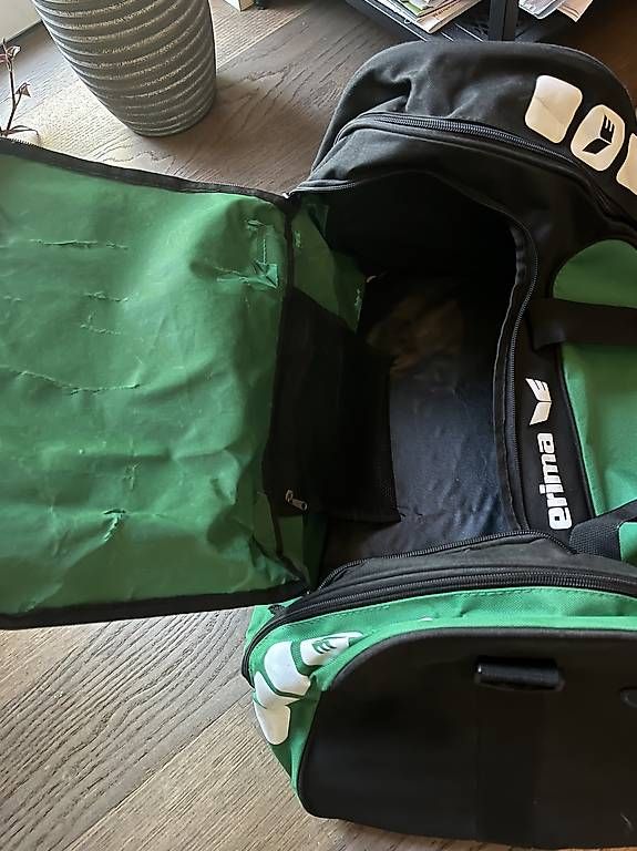Taschen: Erima Sporttasche – Gebraucht aus Luzern von tro_b2v6 1
