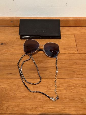 Chanel Sonnenbrille mit Kette Np.1500.- Fullset