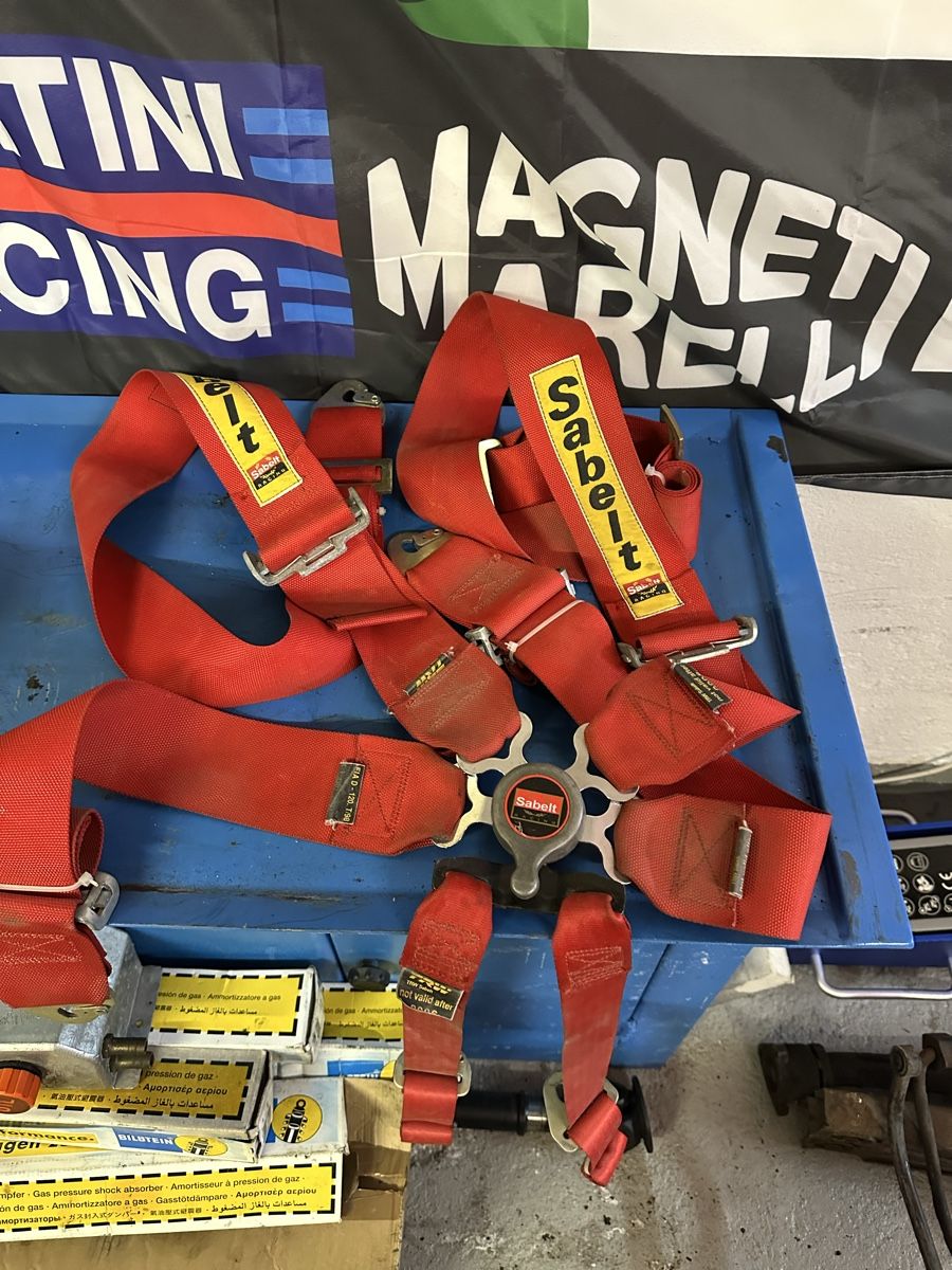 Tutti pezzi di ricambio auto: Sabelt 6 Punkt Gurt 3 Zoll – Usato da Kriens venduto da alfaracer