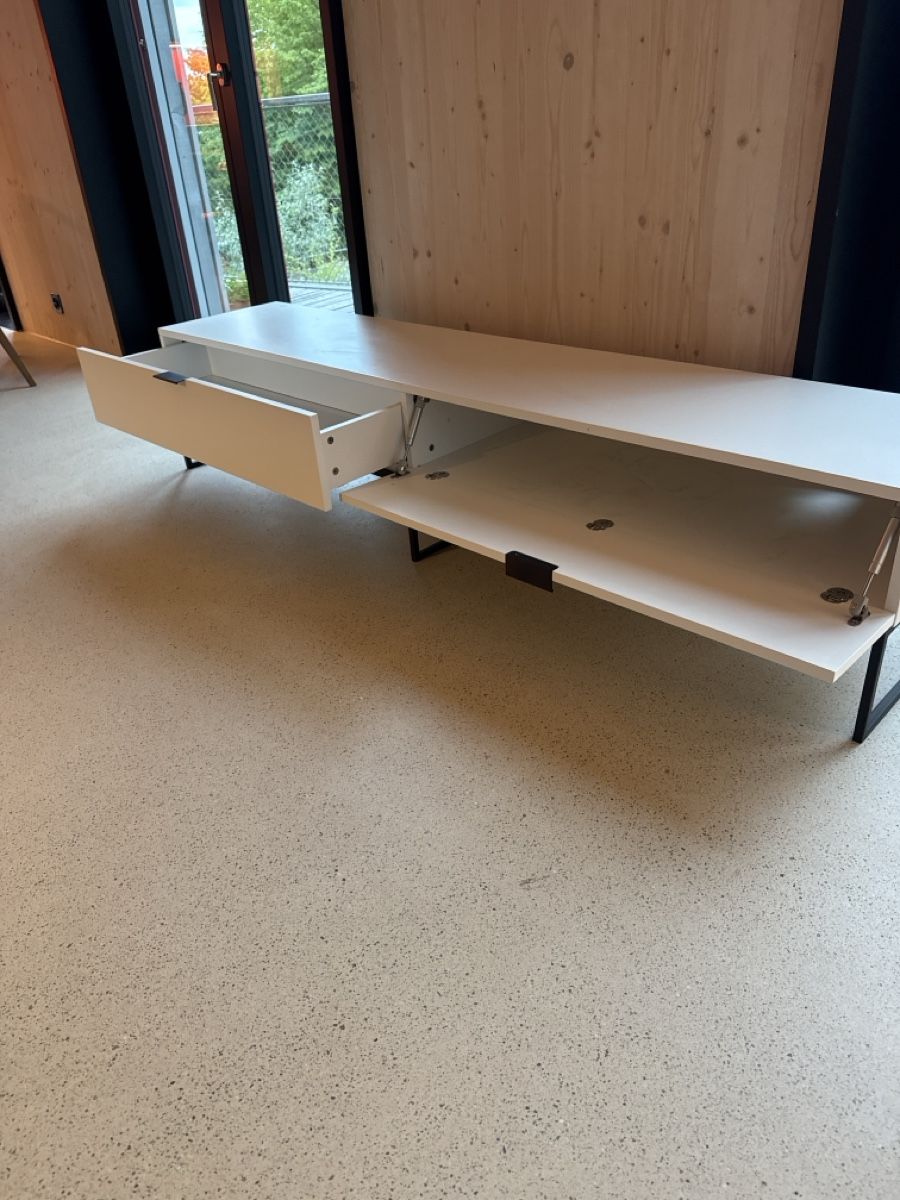 Interio TV Möbel: Sideboard – Gebraucht aus Thalwil von kae_vf8v 1