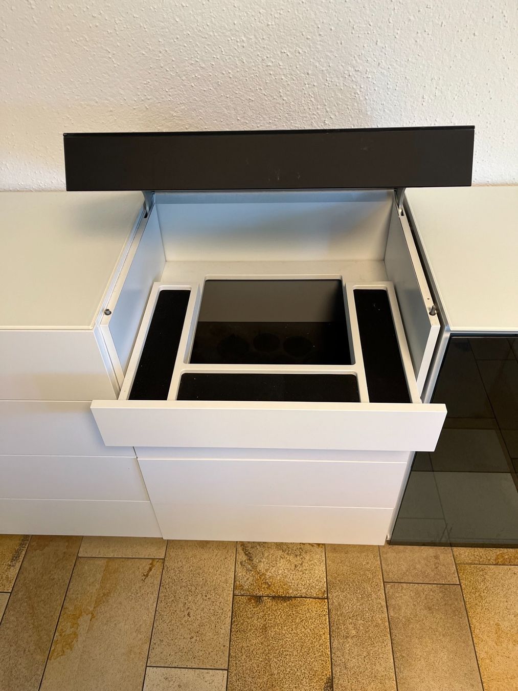 Kommoden: Modernes Sideboard Hochglanz Weiss-Schwarz Vitrine Barklappe – Gebraucht aus Leuggern von Yzerman2 4