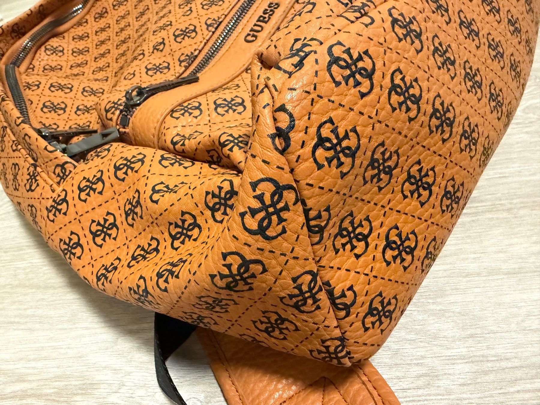 Guess Sacs à dos: Grosser Guess Rucksack – D'occasion à Therwil par ale_7fqs 5