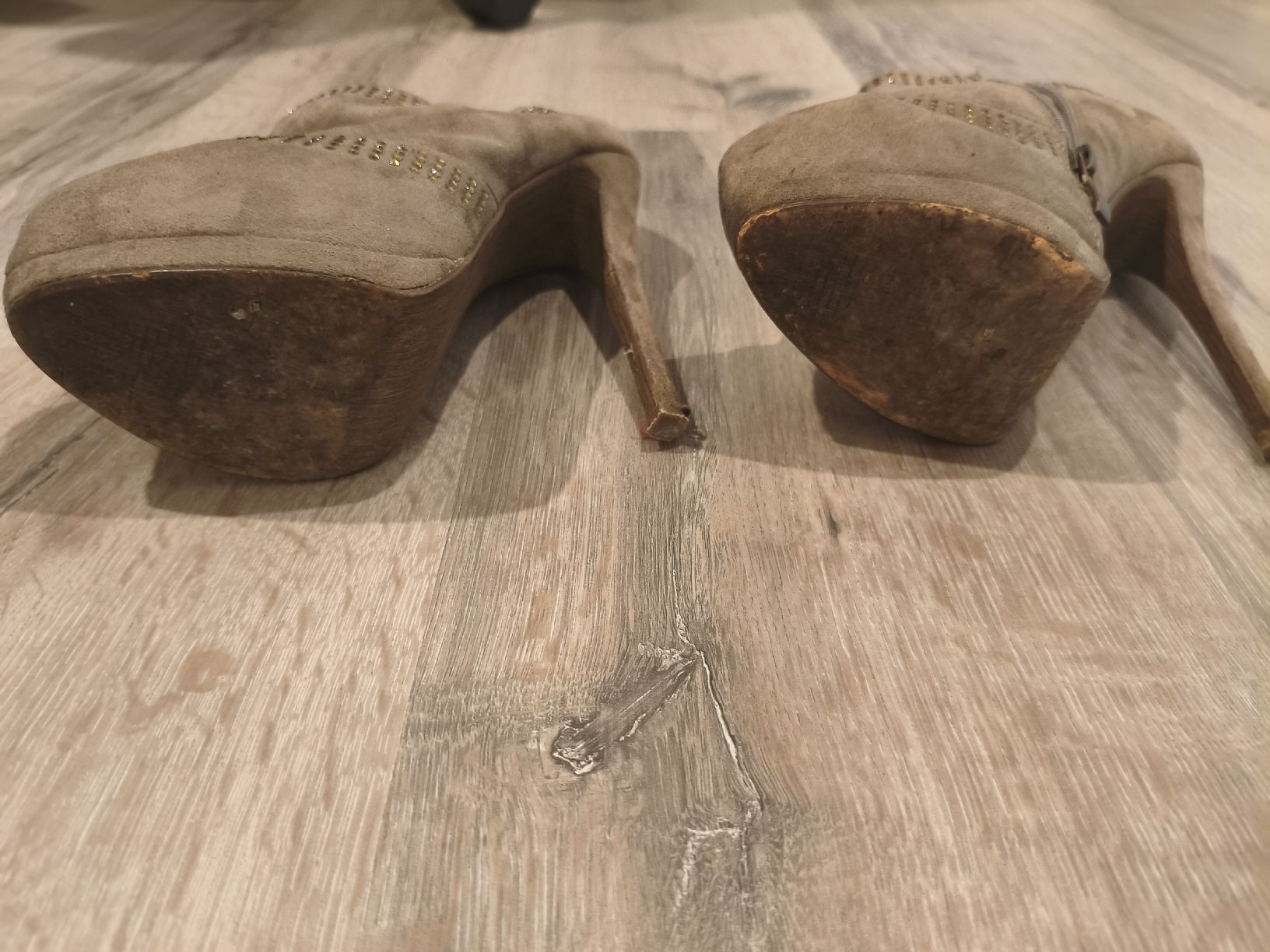 Scarpe da donna: Scarpe con il tacco – Usato da Bioggio venduto da OresteIronix